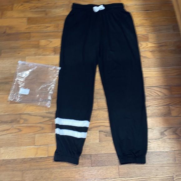 NWT Jogging pant& comfy Henley style top black with white stripes on right side - Picture 2 of 4